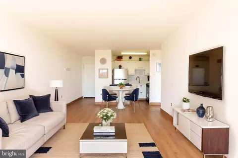 529 Playa Del Sol Rd, Cherry Hill, NJ 08002