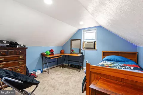 Bedroom - 118 E 10th Ave, Pine Hill, NJ 08021 photo 4 of 5