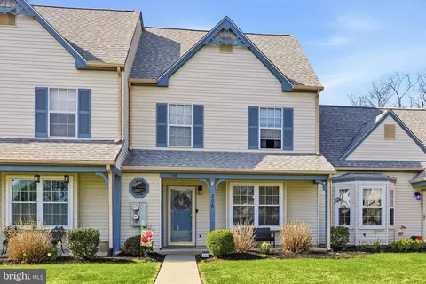 206 Knoll Dr, Blackwood, NJ 08012