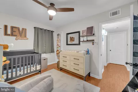 Entry Way - 111 E Park Ave, Lindenwold, NJ 08021 photo 4 of 6