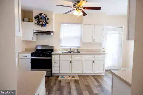 Entry Way - 61 Chestnut Ln, Pine Hill, NJ 08021 photo 6 of 9