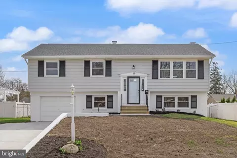 10 Cobblestone Rd, Cherry Hill, NJ 08003