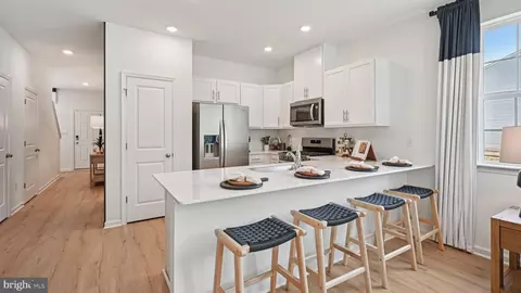 7 Whaler Dr, Runnemede, NJ 08078