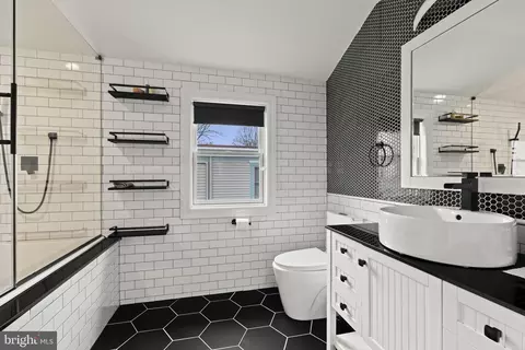 Bath - 43 Centre St, Haddonfield, NJ 08033 photo 1 of 4