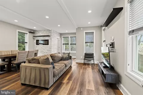 Entry Way - 43 Centre St, Haddonfield, NJ 08033 photo 3 of 4