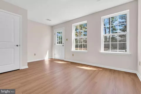 Living - 16 Rowand Way E, Clementon, NJ 08021 photo 2 of 4