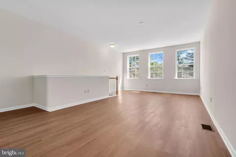 Living - 16 Rowand Way E, Clementon, NJ 08021 photo 3 of 4
