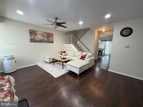 35 Harwood Ln, Clementon, NJ 08021