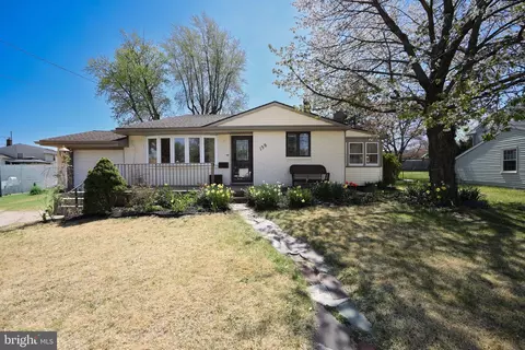 138 Cardinal Dr, Bellmawr, NJ 08031