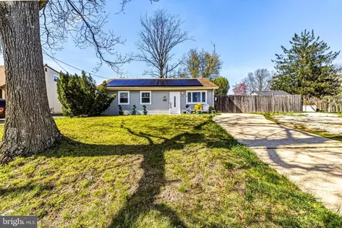 4 Lincoln Ave, Sicklerville, NJ 08081