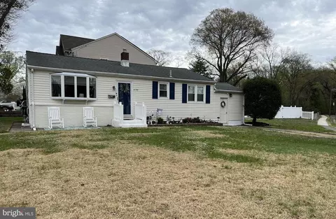 499 Lakeview Dr, Runnemede, NJ 08078