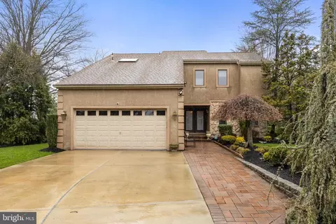 20 Golf View Dr, Voorhees, NJ 08043
