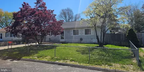 39 Girard Ave, Sicklerville, NJ 08081