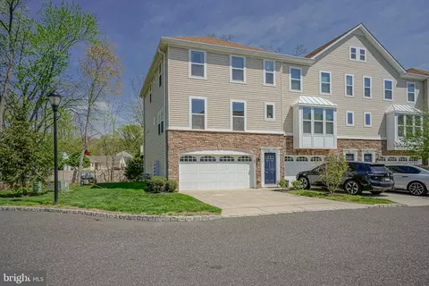 16 Regency Ct, Cherry Hill, NJ 08002