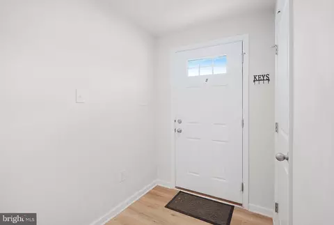 Entry Way - 56 Rowand Way E, Clementon, NJ 08021 photo 2 of 11