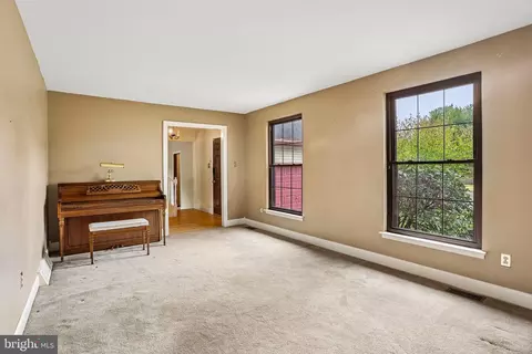 Living - 8 Dunham Ct, Berlin, NJ 08009 photo 2 of 6