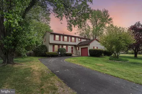 Exterior - 8 Dunham Ct, Berlin, NJ 08009 photo 2 of 15