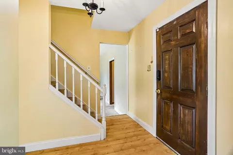 Entry Way - 8 Dunham Ct, Berlin, NJ 08009 photo 2 of 5