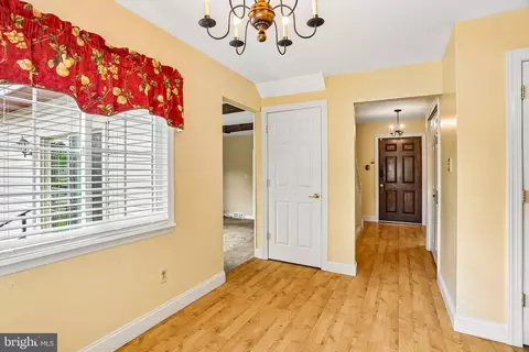 Entry Way - 8 Dunham Ct, Berlin, NJ 08009 photo 3 of 5