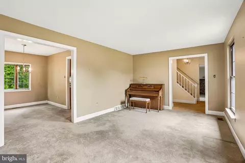 Living - 8 Dunham Ct, Berlin, NJ 08009 photo 3 of 6