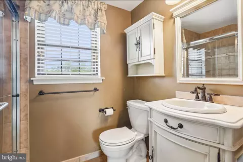 Bath - 8 Dunham Ct, Berlin, NJ 08009 photo 1 of 4
