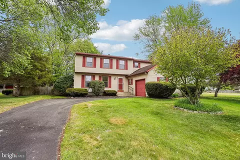 8 Dunham Ct, Berlin, NJ 08009