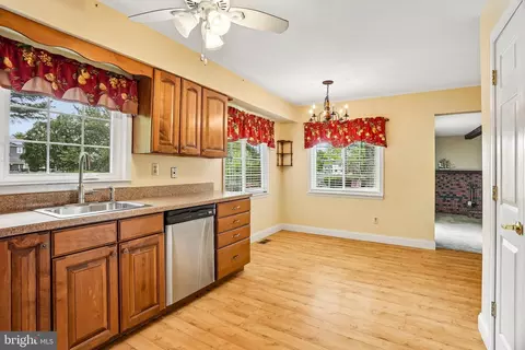 Kitchen - 8 Dunham Ct, Berlin, NJ 08009 photo 2 of 3