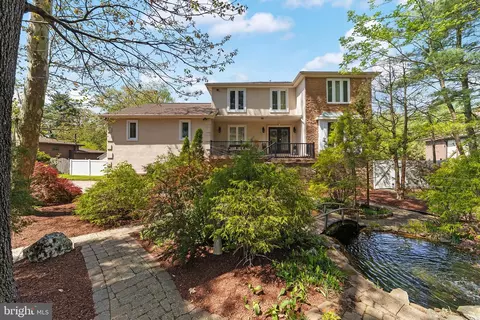 11 N Woodleigh Dr, Cherry Hill, NJ 08003