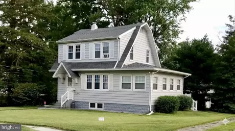 126 Silver Lake Dr, Clementon, NJ 08021