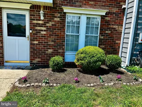 175 Villa Knoll Ct, Sicklerville, NJ 08081