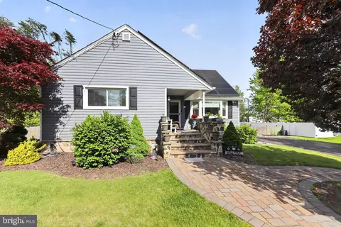9 Charles Ave, Blackwood, NJ 08012