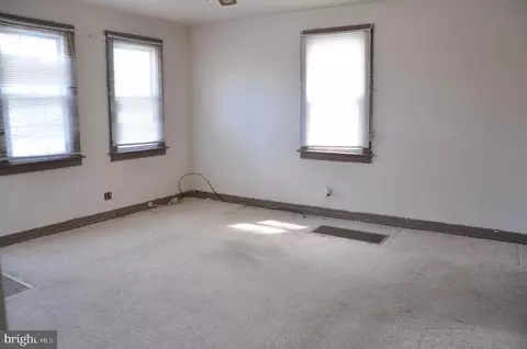 Living - 97 N Read Ave, Runnemede, NJ 08078 photo 3 of 4