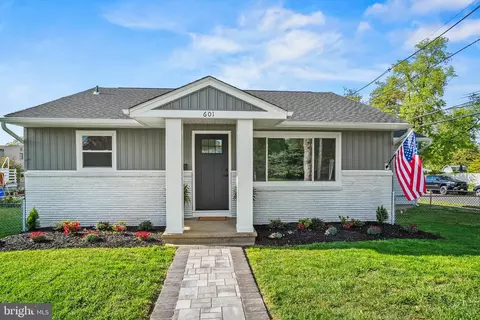 601 W Evesham Ave, Magnolia, NJ 08049