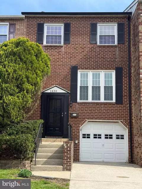 1430 S Collins Ct, Blackwood, NJ 08012
