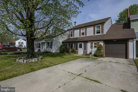 4 Warbler Dr, Voorhees, NJ 08043