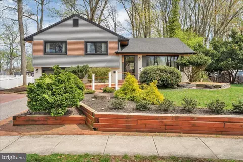 1237 Oakwood Rd, Haddonfield, NJ 08033