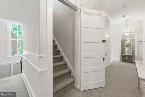 Entry Way - 406 Warwick Rd, Haddonfield, NJ 08033 photo 7 of 8