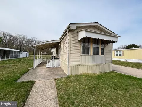 20 Spruce Dr, Sicklerville, NJ 08081