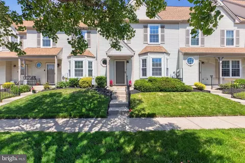 54 Knoll Dr, Clementon, NJ 08021