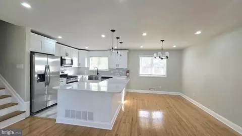 Entry Way - 13 Albert Rd, Glendora, NJ 08029 photo 3 of 11