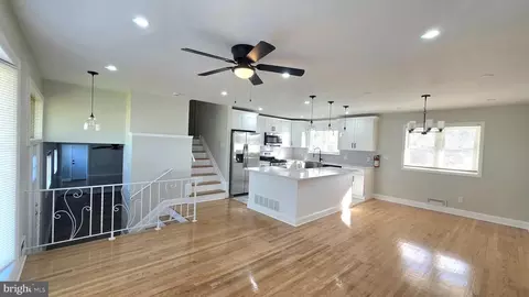 Entry Way - 13 Albert Rd, Glendora, NJ 08029 photo 2 of 11