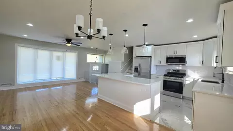 Entry Way - 13 Albert Rd, Glendora, NJ 08029 photo 4 of 11