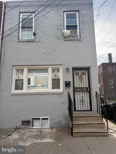 911 S 8th St, Camden, NJ 08103