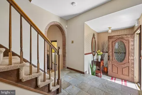 33 Sturbridge Dr, Sicklerville, NJ 08081