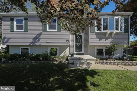 13 Spring Hollow Dr, Sicklerville, NJ 08081