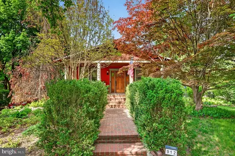 912 Lakeview Ave, Laurel Springs, NJ 08021