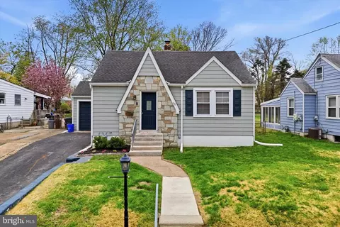 66 E Buckingham Ave, Mount Ephraim, NJ 08059