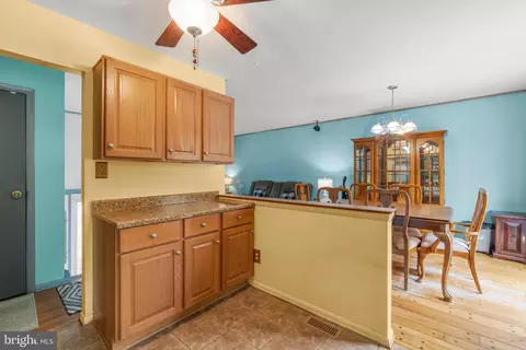 Entry Way - 36 Mohawk Ave, Clementon, NJ 08021 photo 2 of 4