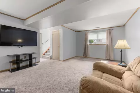 Living - 36 Mohawk Ave, Clementon, NJ 08021 photo 1 of 2