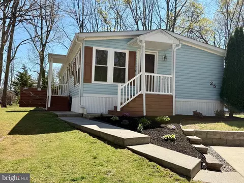 25 Loft Mountain Dr, Sicklerville, NJ 08081
